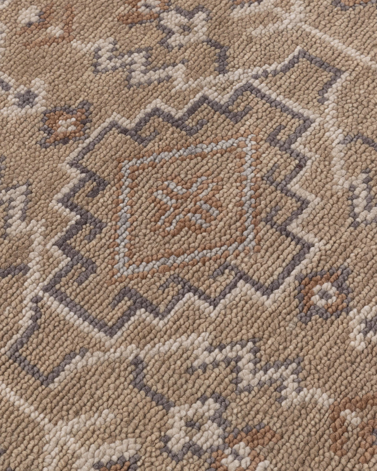 Chloe Hand-Knotted Wool Rug - 5' x 8' / Cognac