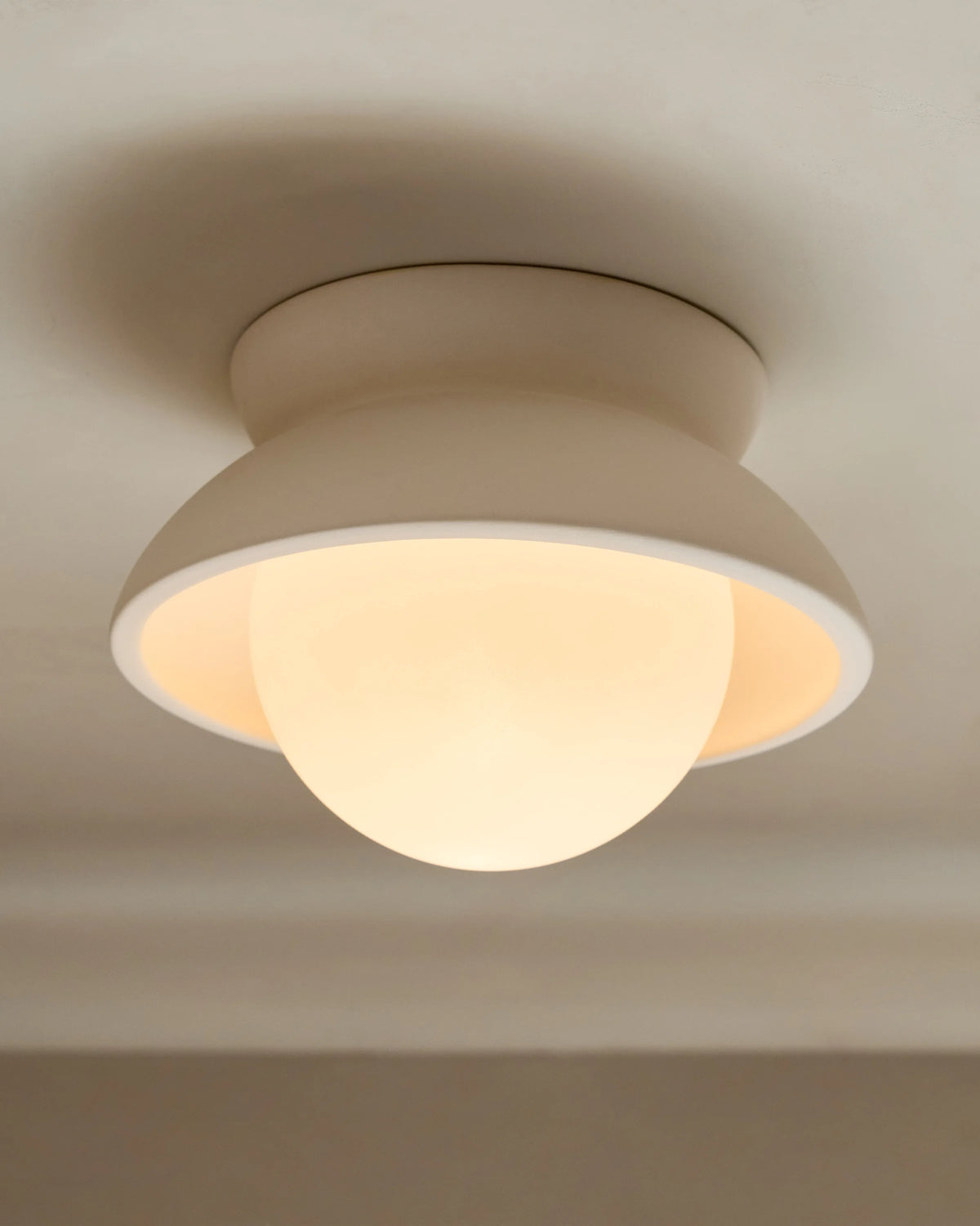 Classic Ceramic and Glass Globe Sconce - 6.25" / Natural