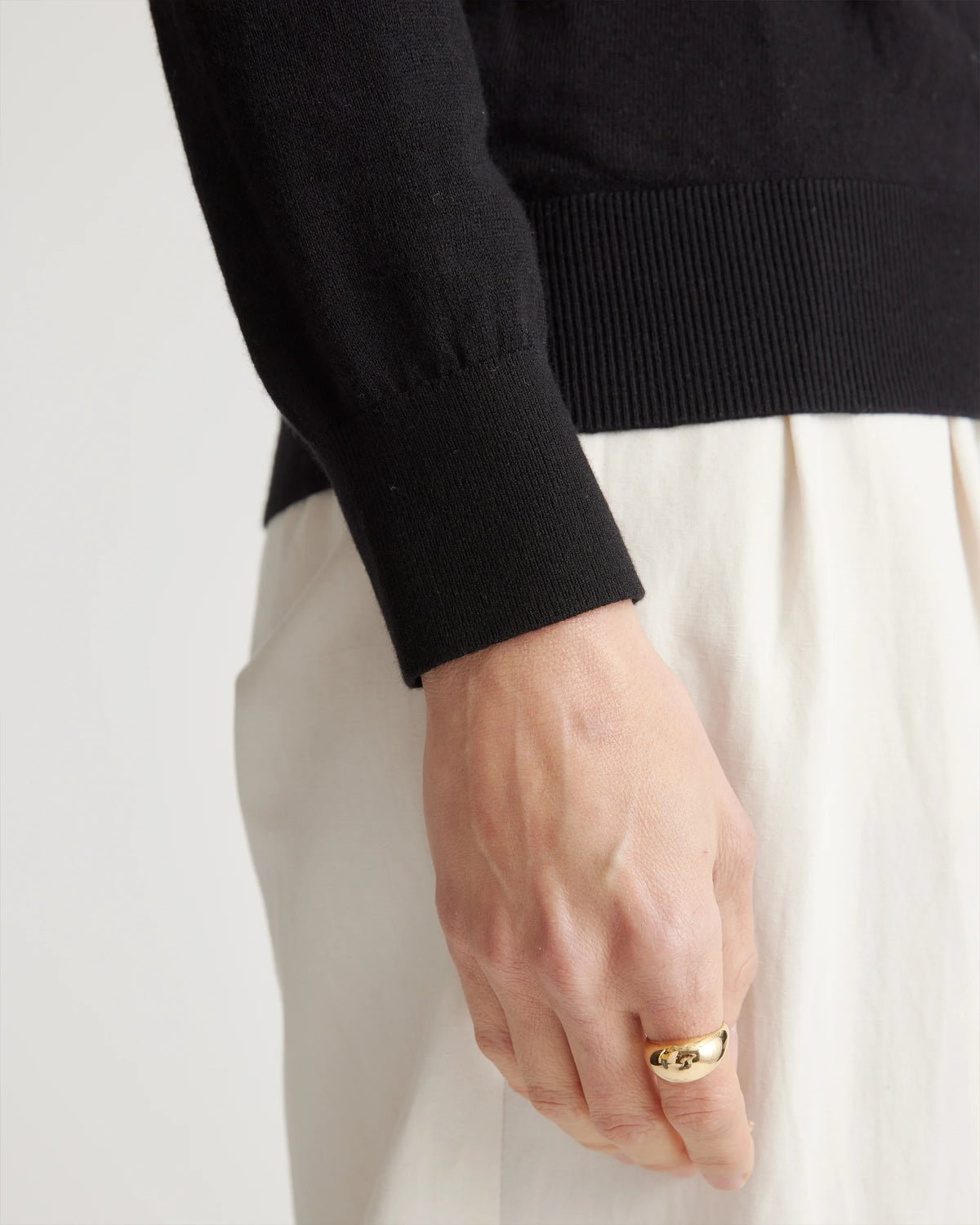 Lightweight Cotton Cashmere V-Neck Sweater - XS / Sugar Stone