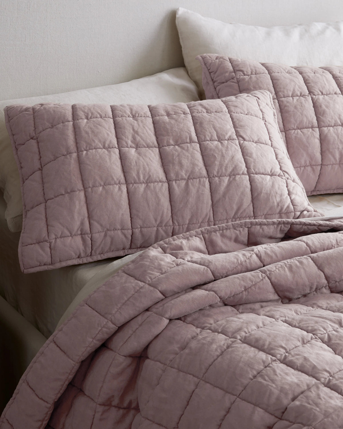 European Linen Box Quilted Sham Set - Standard / White