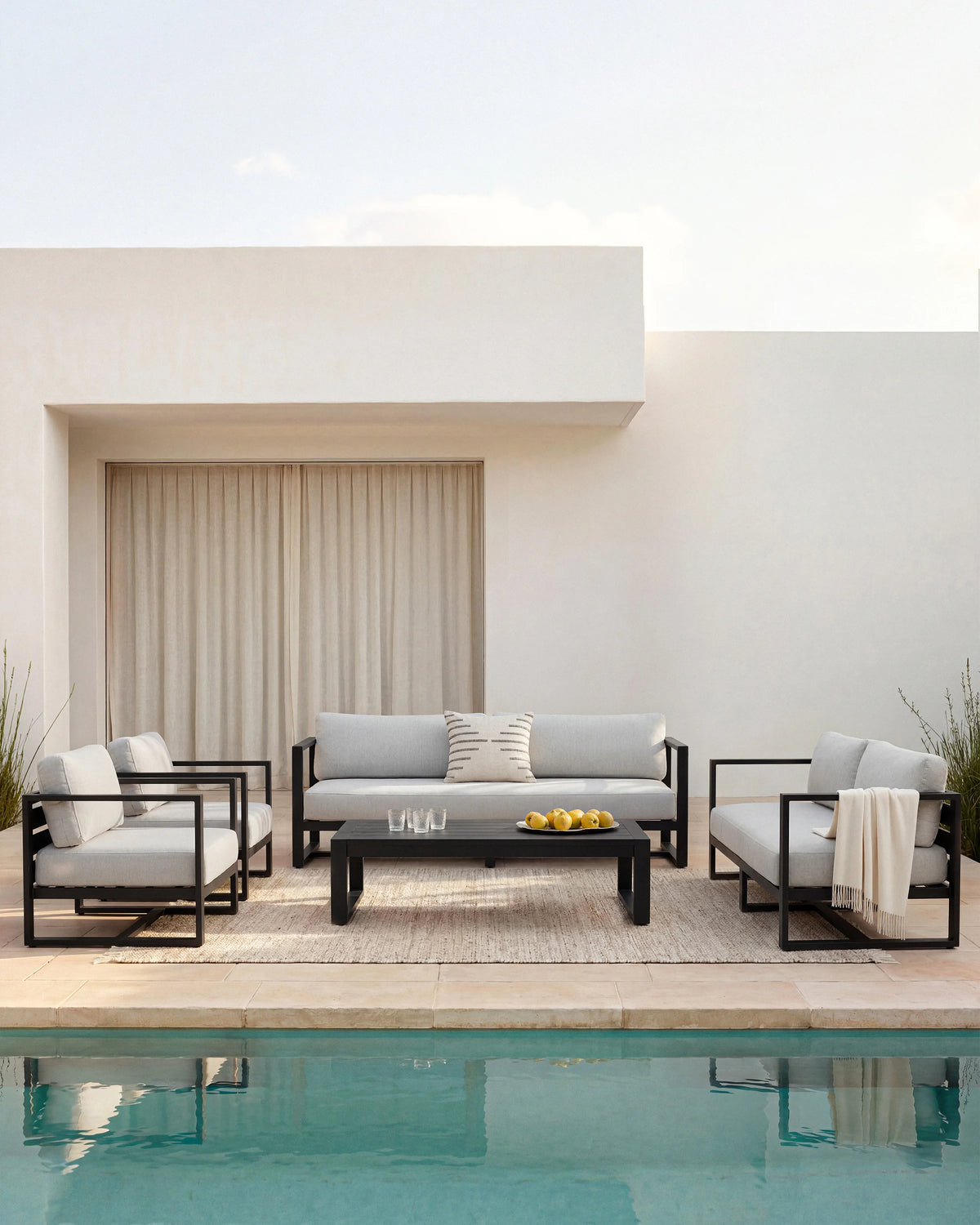Linear Aluminum Outdoor Lounge Chair - One Size / Dark Charcoal