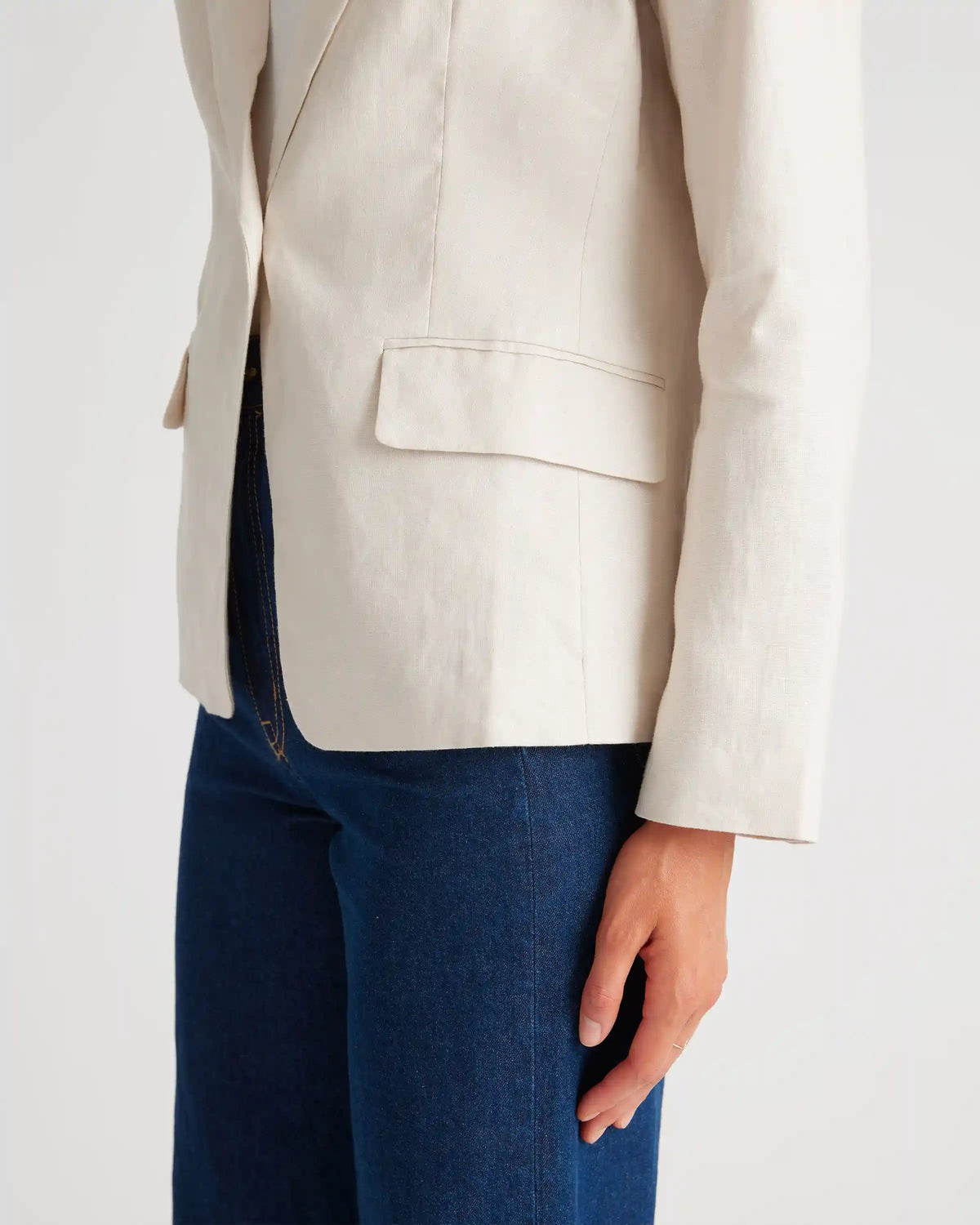 100% European Linen Structured Blazer