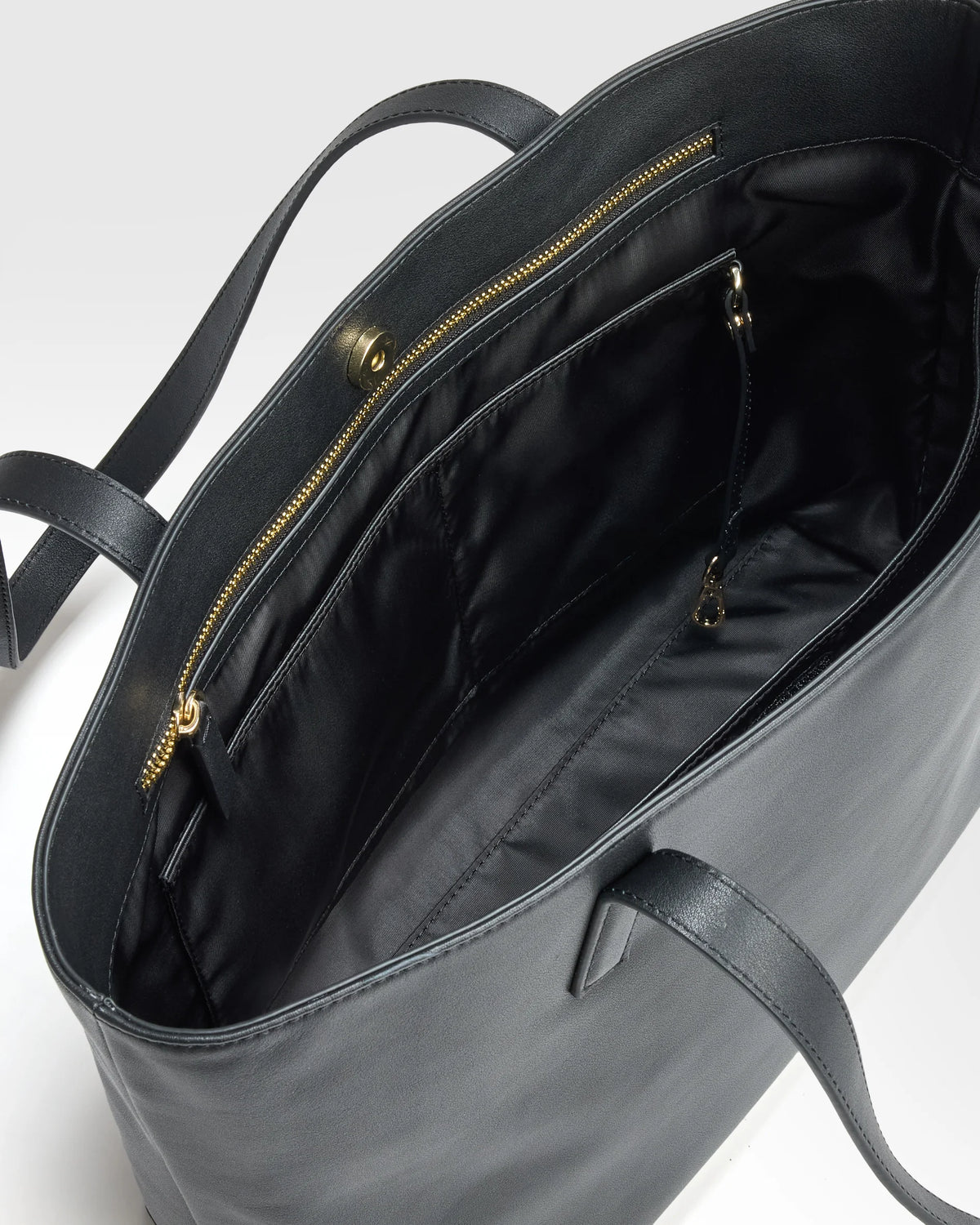Classic Italian Leather Tote - One Size / Black