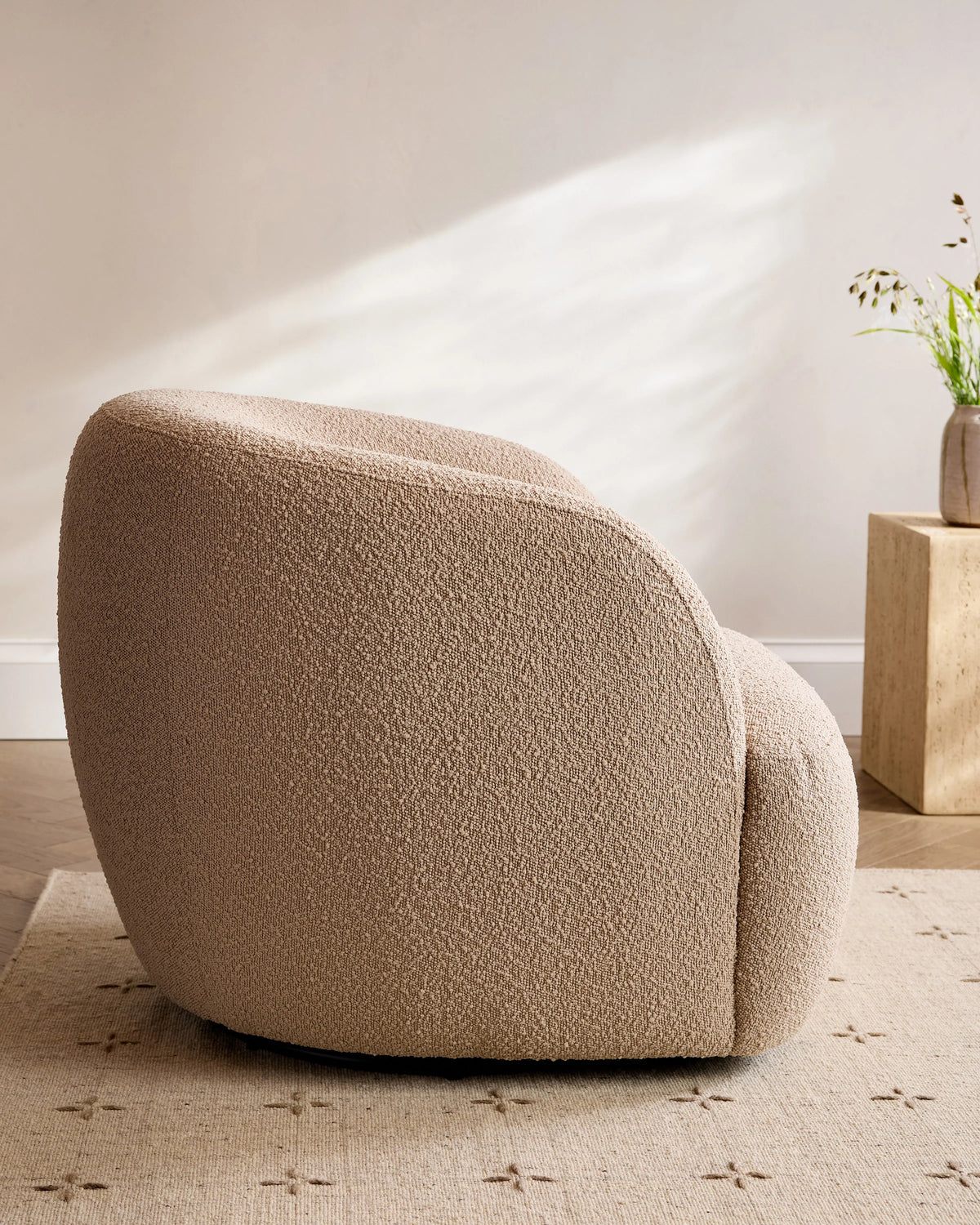 Performance Boucle Swivel Chair - One Size / Mocha Fog
