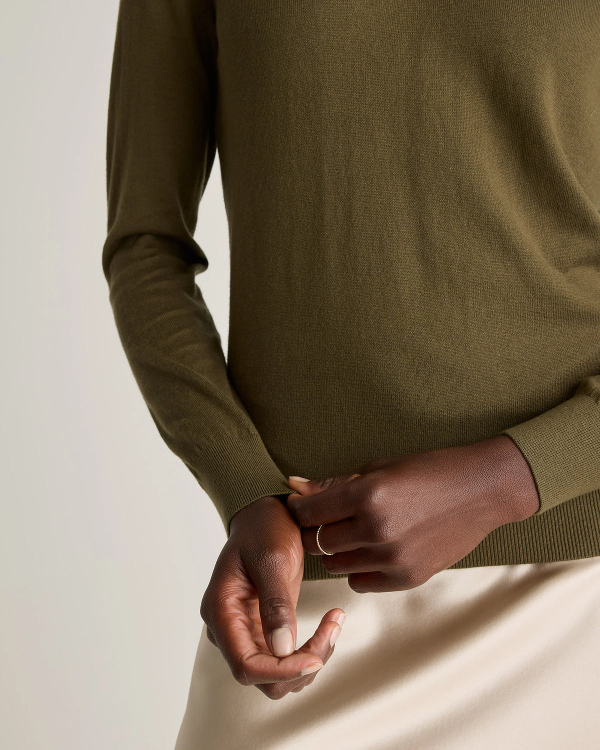 Lightweight Cotton Cashmere V-Neck Sweater - XS / Sugar Stone
