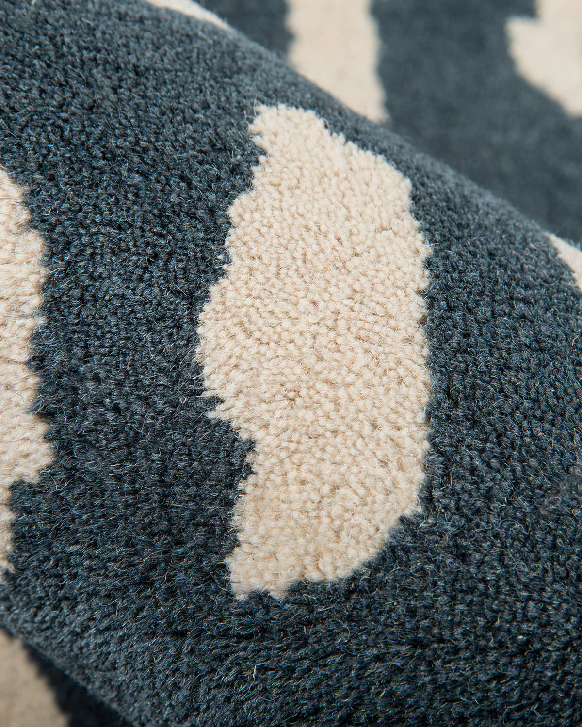 Painterly Dots Hand-Tufted Wool Rug - 3'6" x 5'6" / Navy