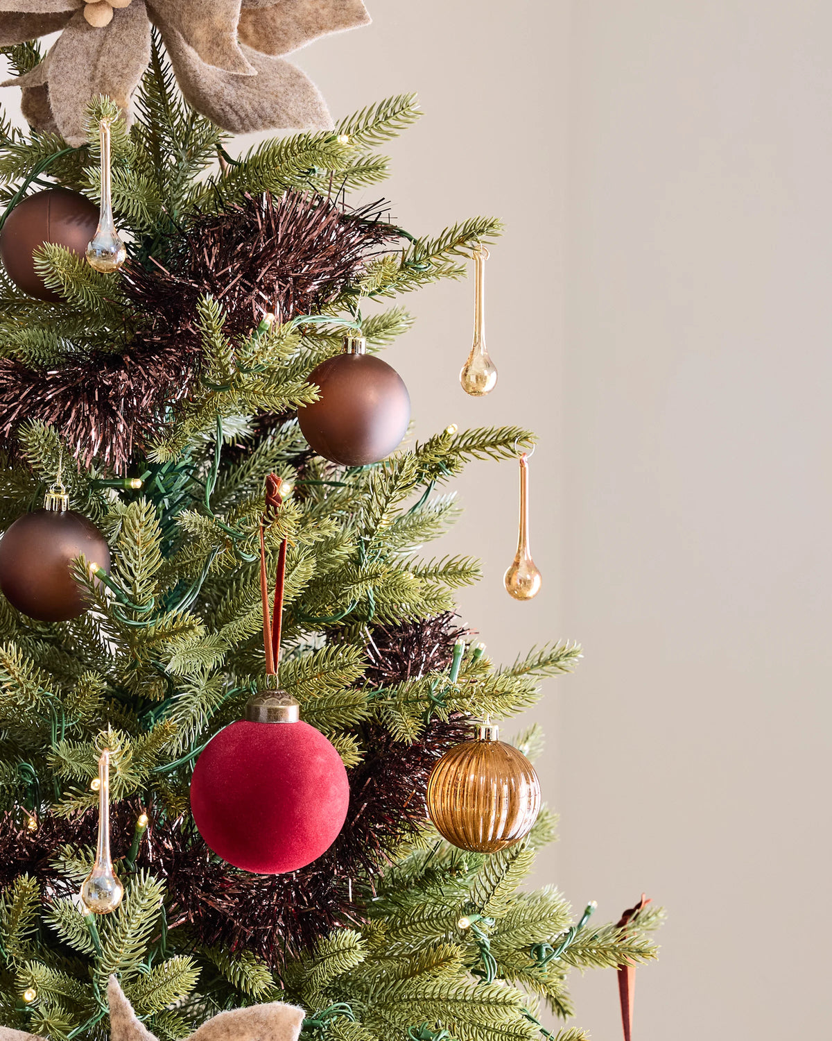 Spruce Artificial Christmas Tree: Unlit - 7' / Forest Green